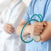 image représentant 2 médecins